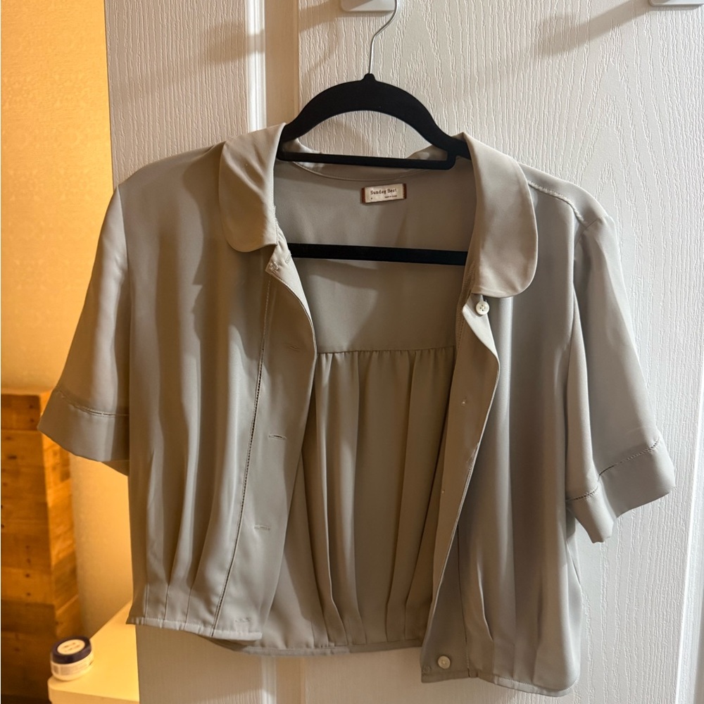Sunday Best Short Sleeve Blouse in Light tray
